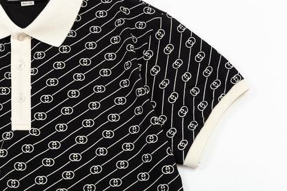 Polo clásico con estampado gráfico