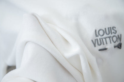 T-shirt brodé avec épingles