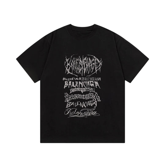 T-shirt avec lettres dessinées à la main