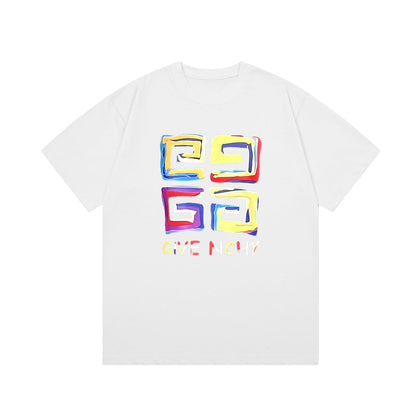 Camiseta colorida dibujada a mano